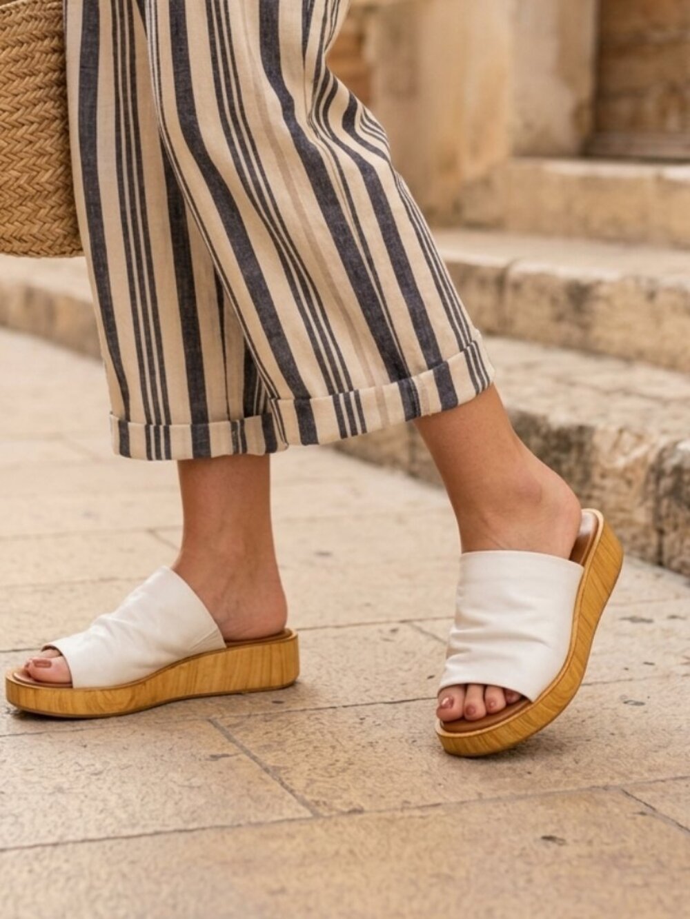 L'INTERVALLE White Leather Slide Mules with Wood-Effect Platform Made in Italy